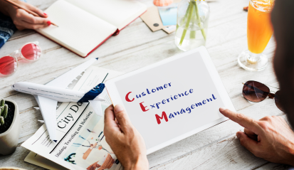 customer-management-experience-meeting-concept 1